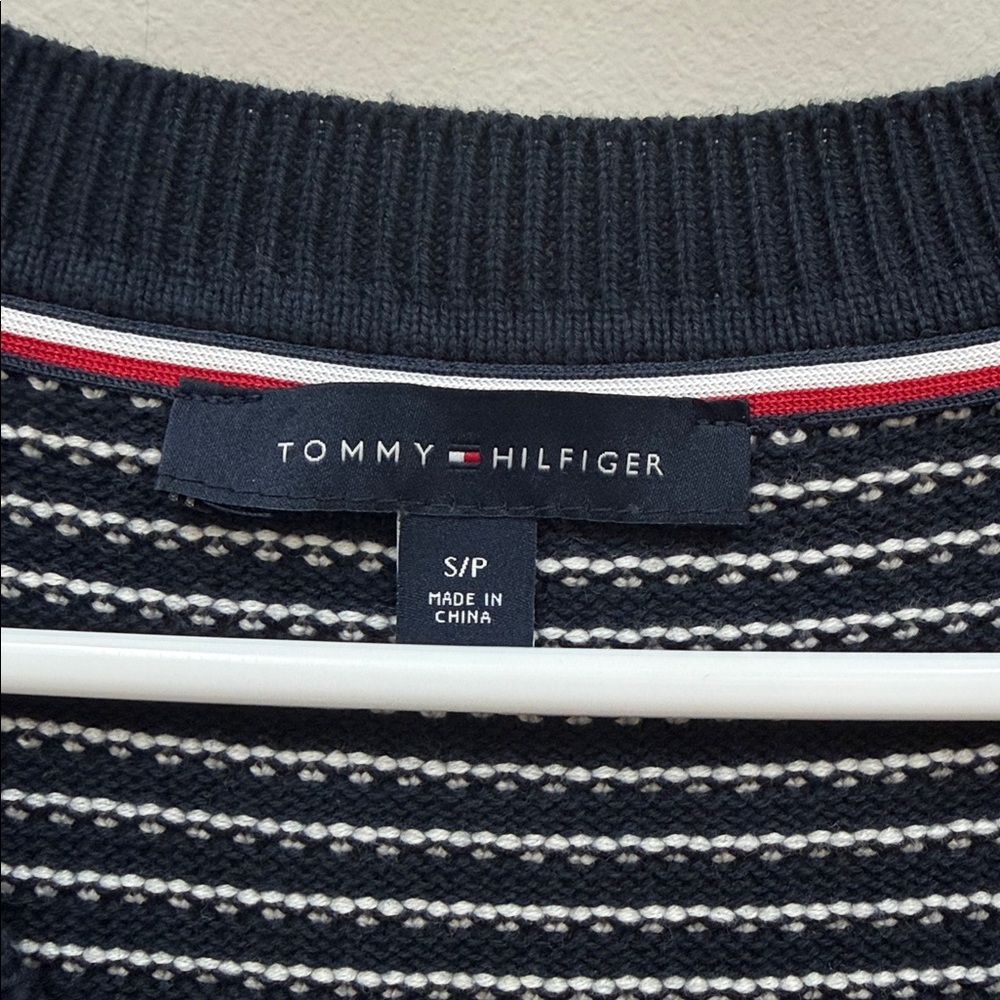 Tommy Hilfiger Blue and White Striped Short Sleeve V Neck Sweater Sz Small! - Picture 5 of 7